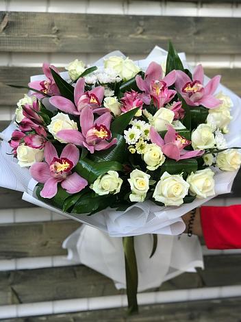 Букет цветов из: Розы и Хризантемы в Симбухово