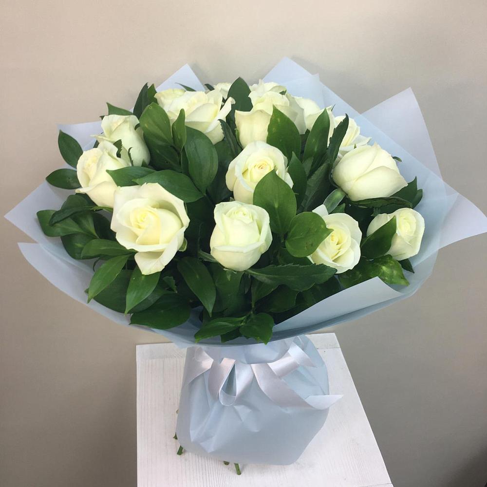 Букет 15 Белых роз Проуд в Симбухово