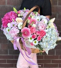 Композиция солнечный день в Симбухово Цветочная композиция из Розы, Хризантемы, Пионы и Лизиантусы в корзине в Симбухово