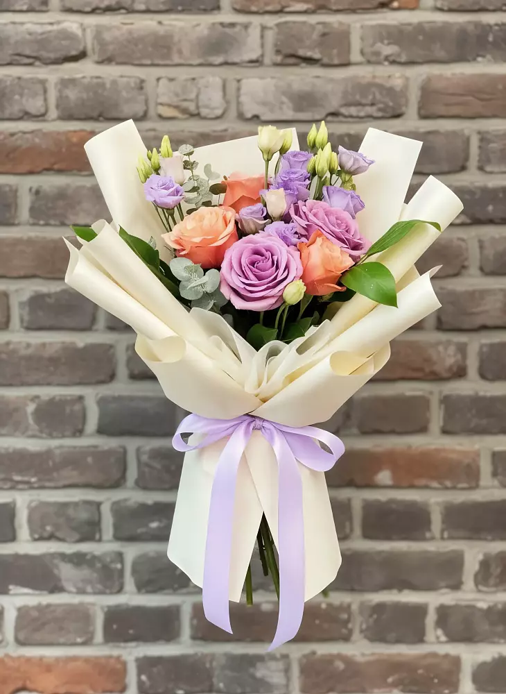 Букет цветов из: Лизиантусы и Розы в Симбухово