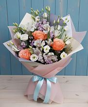 Букет цветов из:  Лизиантусы, Розы, Альстромерии и Гипсофила в Симбухово