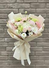 Букет цветов из:  Гвоздики, Розы, Лизиантусы и Хризантемы #REPLACE_PRED# Симбухово