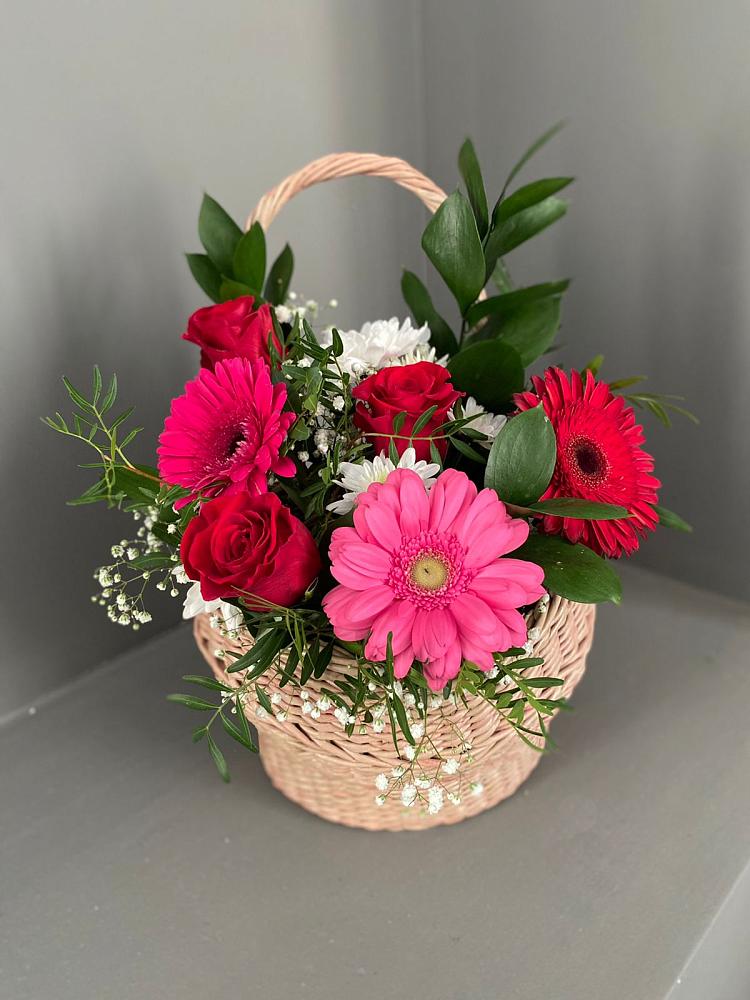 Цветочная композиция из Розы, Хризантемы и Герберы в корзине в Симбухово