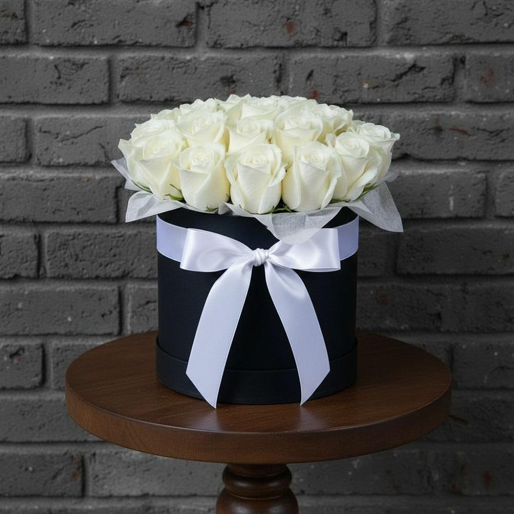 Цветочная композиция из Розы в шляпной коробке в Симбухово