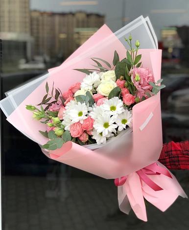 Букет цветов из: Розы, Лизиантусы и Хризантемы в Симбухово